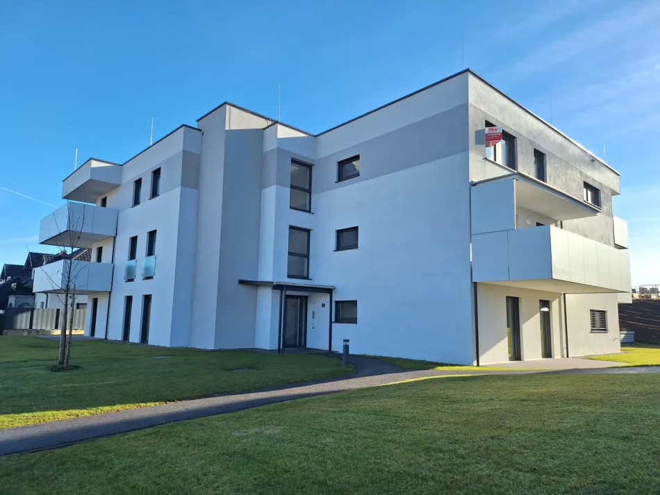 Moderne 2-Zimmer-Mietwohnung mit Großbalkon und Stellplatz in Ried im Innkreis - Titelbild
