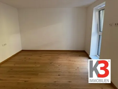 Einmaliges Konzept-Restaurant,Sauna, Yoga, Kraftraum im Haus-Überzeugende 95m² Wohnung - 2 Bäder, Südbalkon, Bestausstattung - Bild