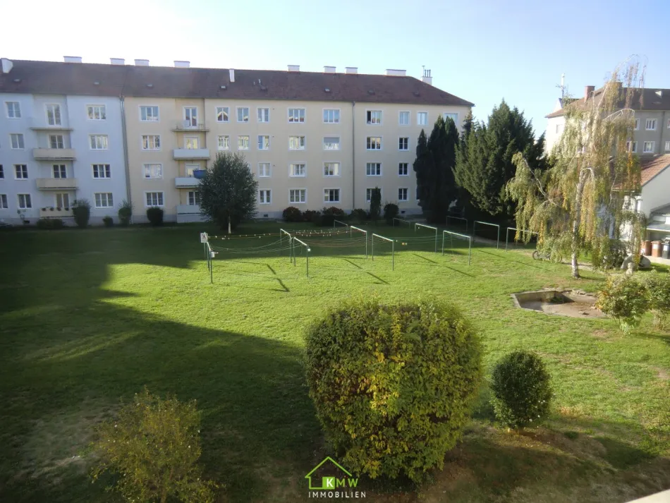 Helle 3 Zimmerwohnung mit Balkon in angenehmer Wohnlage - Titelbild