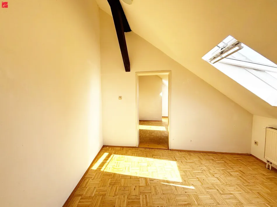 Helle und charmante DG-Wohnung mit Weitblick in top Lage! - Bild