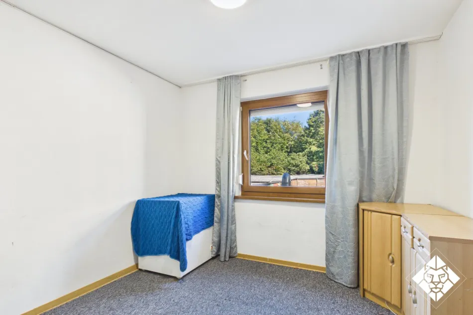 Gemütlichkeit trifft Potenzial: Wohnung in Zentraler Lage mit Kachelofen zu kaufen! - Bild