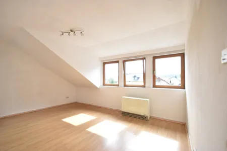 Wohnzimmer - Kleine helle 2 Zimmer Wohnung mit Balkon und PKW-Stellplatz Miete Grödig Salzburg