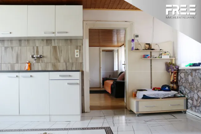 IDYLLISCHE LAGE | Teilrenovierter Bungalow mit riesiger Garage - Bild