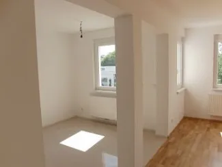 Traumhafte Terrassenwohnung in Wiener Neustadt - zentral wohnen, renoviert, mit moderner Einbauküche! - Bild