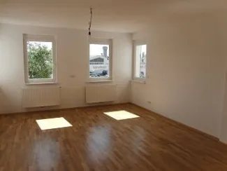 Traumhafte Terrassenwohnung in Wiener Neustadt - zentral wohnen, renoviert, mit moderner Einbauküche! - Titelbild