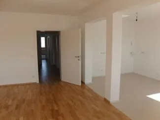 Traumhafte Terrassenwohnung in Wiener Neustadt - zentral wohnen, renoviert, mit moderner Einbauküche! - Bild
