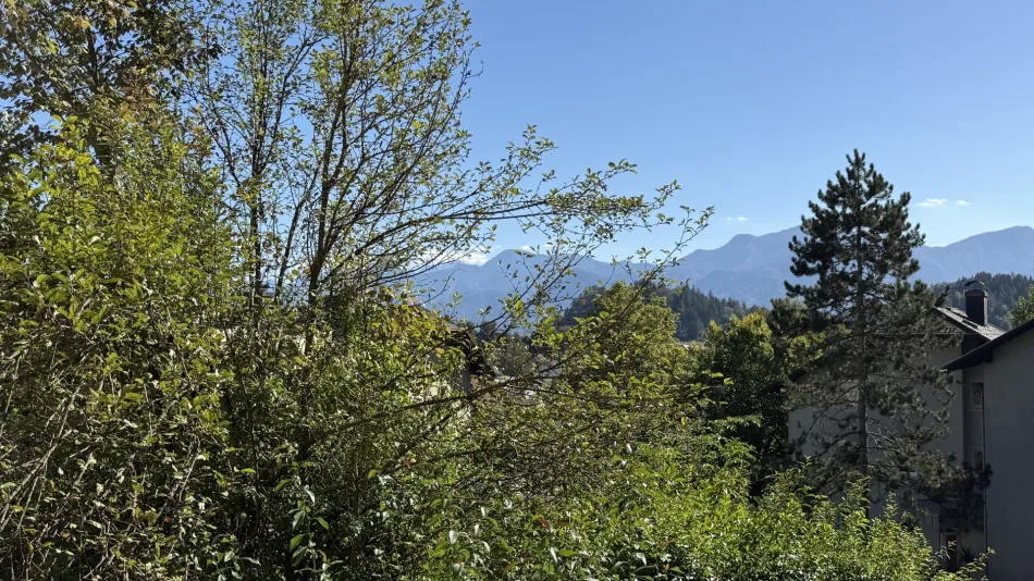Charmante 3-Zi-EG-Wohnung mit Südbalkon und Bergblick nahe Velden - Titelbild