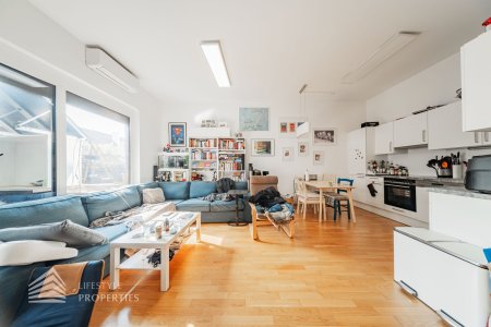 Modernes Duplex mit Eigengarten und Terrasse – Stilvolles Wohnen auf zwei Ebenen nahe der UNO-City