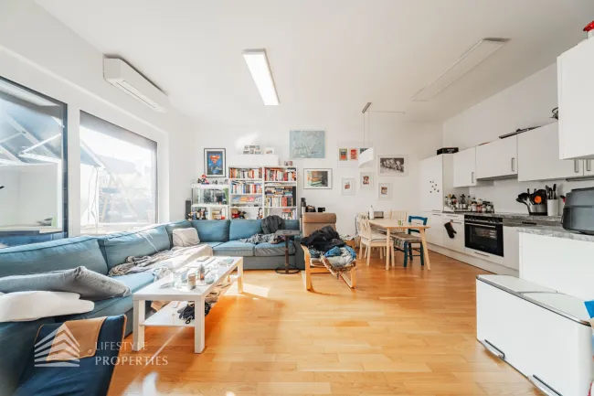 Modernes Duplex mit Eigengarten und Terrasse – Stilvolles Wohnen auf zwei Ebenen nahe der UNO-City - Titelbild