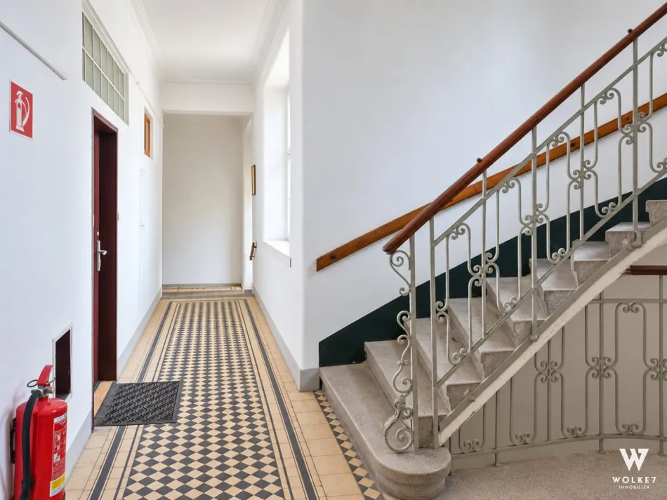Zinshaus in Floridsdorf | Bestandsfrei | ca. 443 m2 Nutzfläche | 5 Wohneinheiten | Grundstück mit ca. 484 m2 | Rohdachboden mit Ausbaupotenzial | Garten - Bild