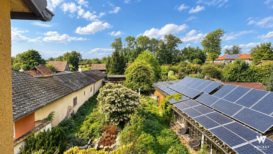 Leben am Wagram: Großzügiges Haus mit Indoor-Pool, Weinkeller und Obstgarten auf ca. 1.446 m² Grund - Bild