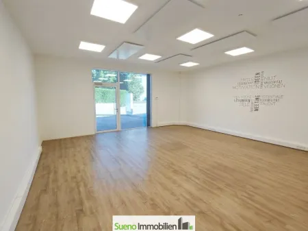 Verkaufsraum mit Büro und Küche