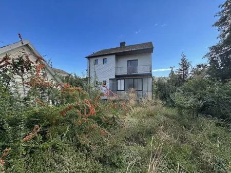 Hausansicht vom Garten aktueller Zustand