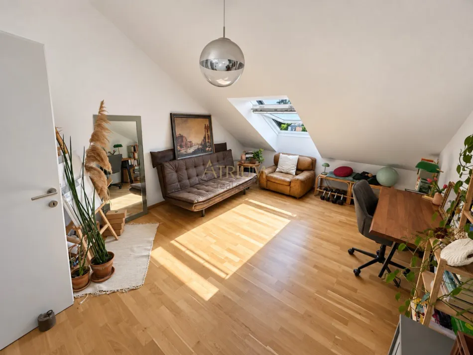 Weitläufige Dachgeschosswohnung mit Terrasse und Fernblick in Baden - Bild