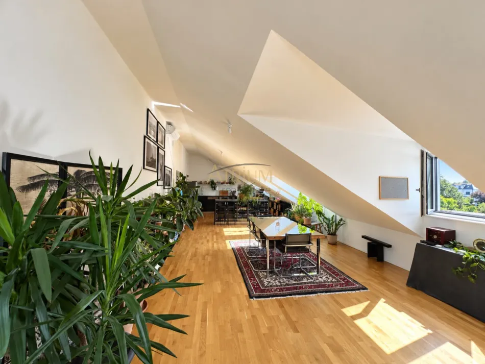 Weitläufige Dachgeschosswohnung mit Terrasse und Fernblick in Baden - Bild