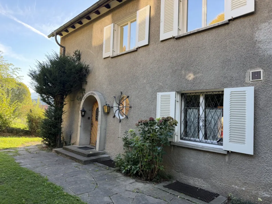 Inspirierende 4,5 Zimmer Altbauwohnung mit Garage, Garten und Balkon - Bild