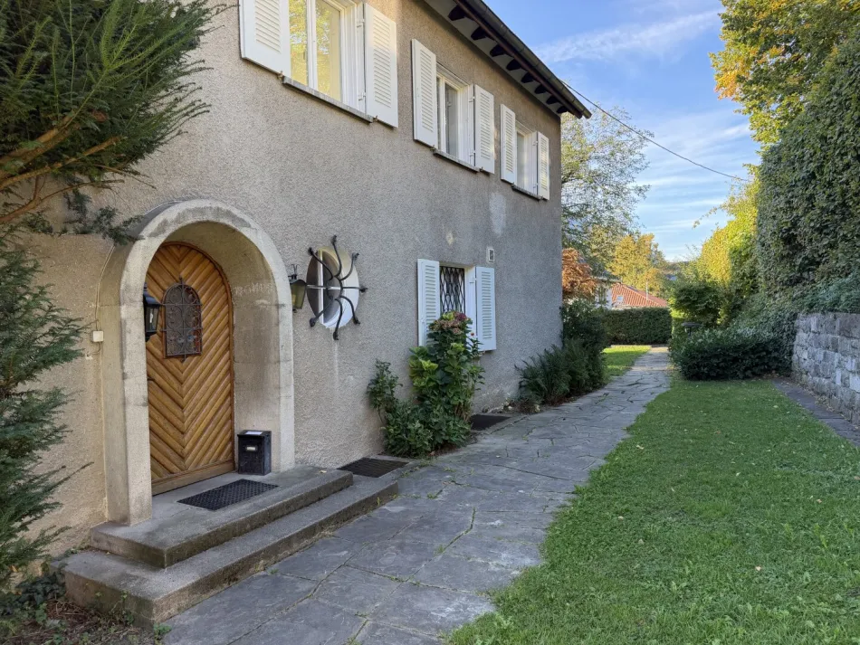Inspirierende 4,5 Zimmer Altbauwohnung mit Garage, Garten und Balkon - Titelbild