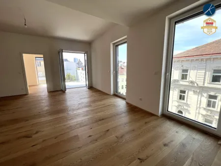 mit großen Fenstern