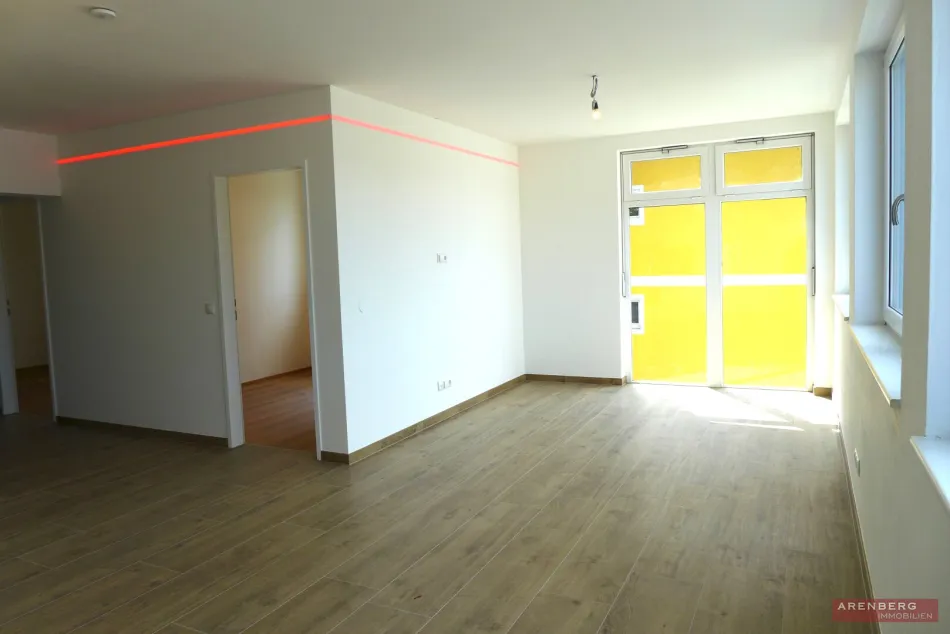 Lichtdurchflutete Büroräume mit Wohnmöglichkeit und TG-Platz– Salzburg Stadt / Gnigl - Bild