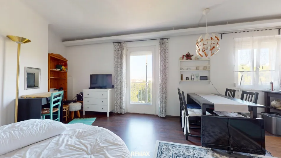 Dachgeschoß-Garconniere mit zwei Terrassen und Parkblick! - Bild