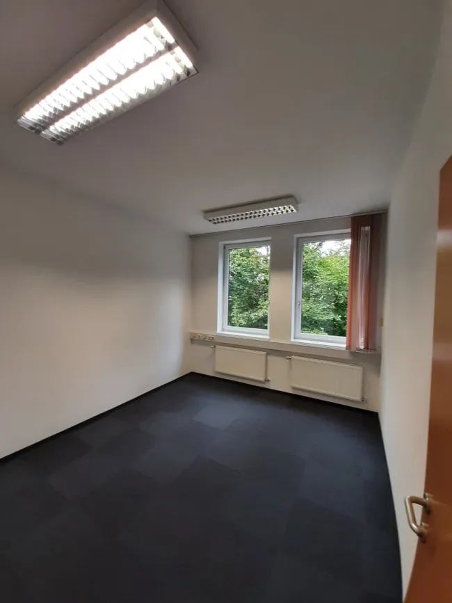 Moderne Bürofläche in Ried mit 2 PKW-Stellplätzen! - Bild