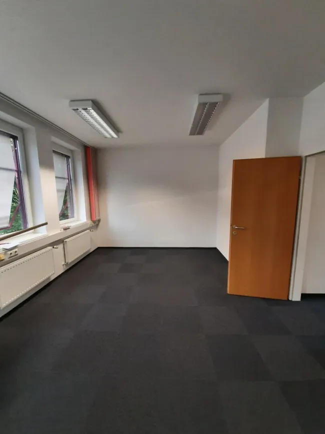 Moderne Bürofläche in Ried mit 2 PKW-Stellplätzen! - Titelbild