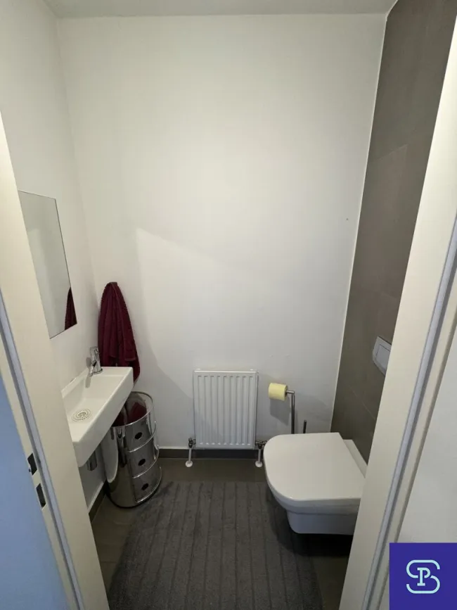 Stylischer 67m² Dachausbau + 52m² Freiflächen und Einbauküche - 1050 Wien - Bild