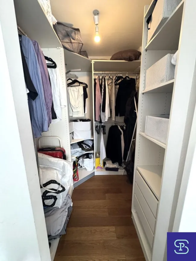 Stylischer 67m² Dachausbau + 52m² Freiflächen und Einbauküche - 1050 Wien - Bild