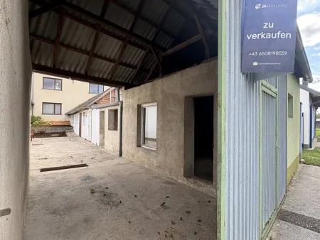 Hintere Zufahrt (Schiebetor | Unterstellplatz ca. 18m²)