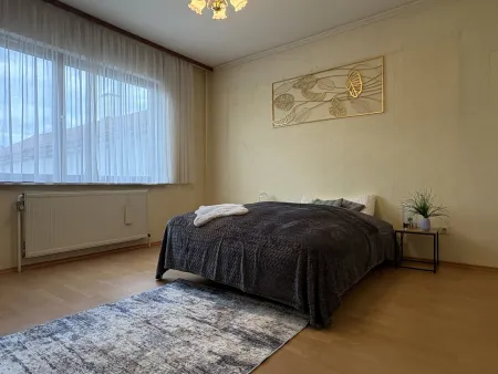 Schlafzimmer 4 (EG)