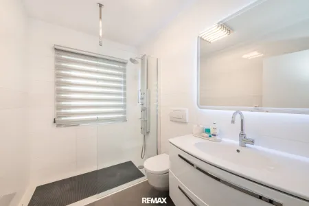 Modernes Badezimmer EG