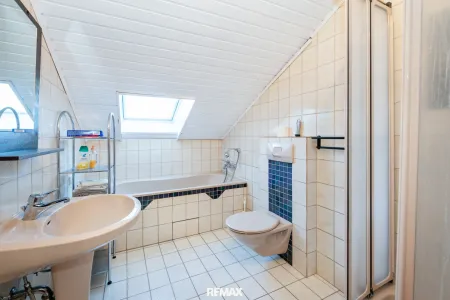 Großzügiges Badezimmer DG