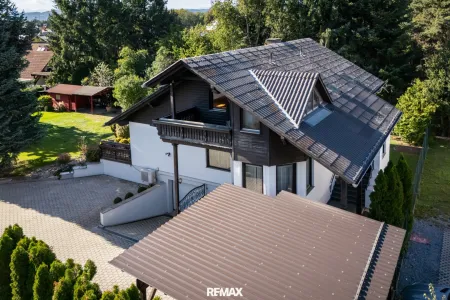 Drohnenansicht Carport Eingangsbereich