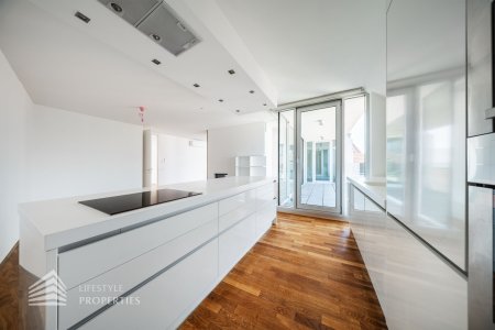 Einzigartige 5-Zimmer Stadtwohnung mit Terrasse, Nähe Stephansplatz