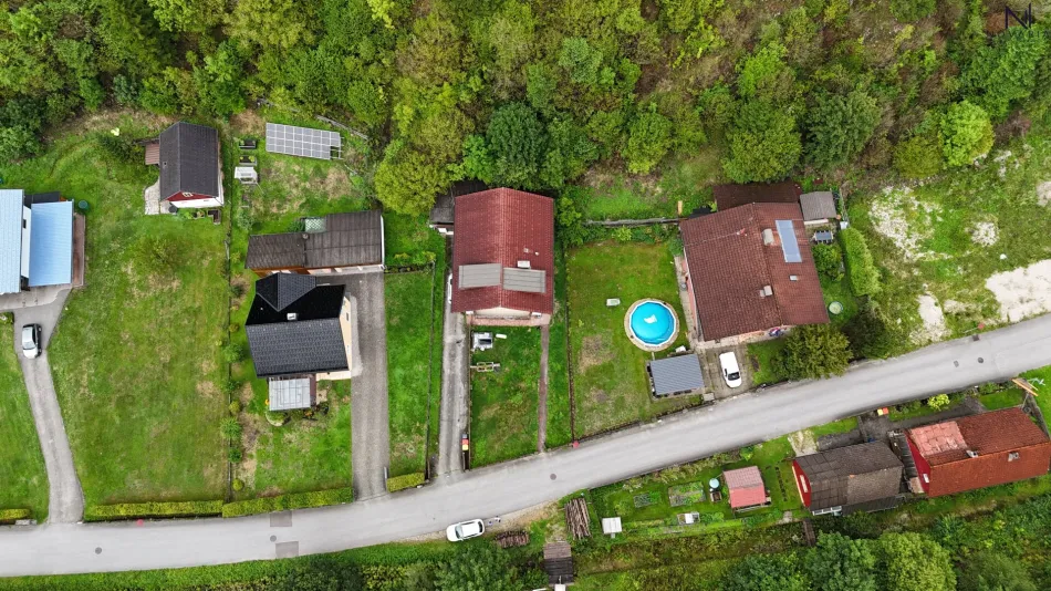 Rückzugsort im Grünen – großzügiges Wohnhaus mit Garten, Balkon & Garage - Bild