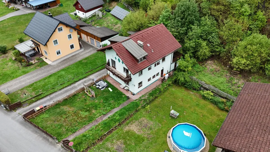 Rückzugsort im Grünen – großzügiges Wohnhaus mit Garten, Balkon & Garage - Titelbild