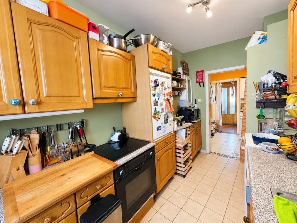 Zweifamilienhaus mit Ausnehmerwohnung auf 1.331 m² Grund - Bild