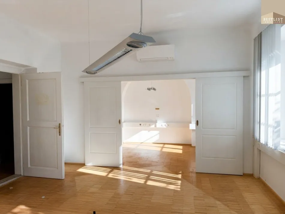 Ärzte, Unternehmer & Familien: Haus in bekannter Lage mit bis zu 3 Wohneinheiten und Grundstück mit Baureserve - Bild
