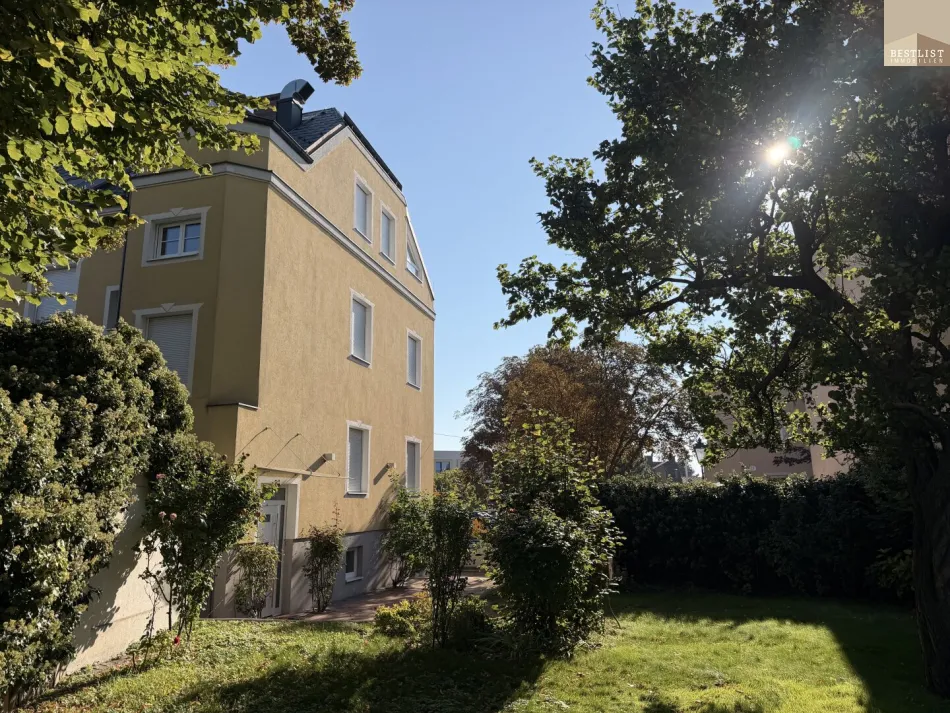 Ärzte, Unternehmer & Familien: Haus in bekannter Lage mit bis zu 3 Wohneinheiten und Grundstück mit Baureserve - Titelbild
