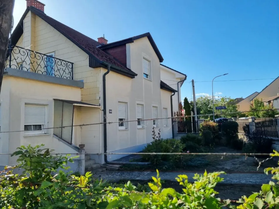 Mehrfamilienhaus mit Entwicklungspotenzial auf 815 m² (3 Garagen) - Titelbild