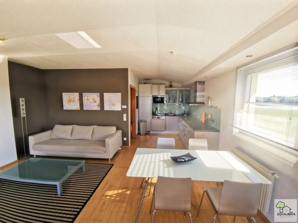 HELLE 3-ZIMMER-WOHNUNG MIT ZWEI BALKONEN UND SCHÖNEM GRÜNBLICK inkl. GARAGE - Titelbild