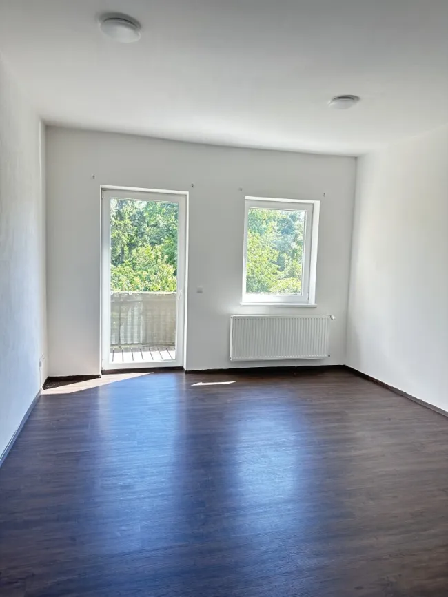3 Zimmer Wohnung in Stockerau Balkon mit Grünblick - Bild