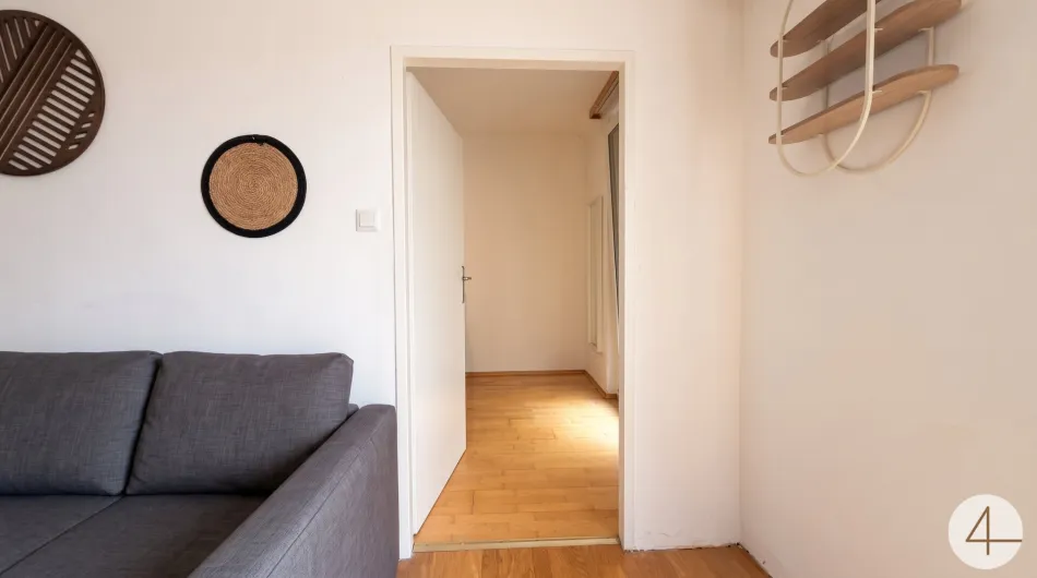Charmante Dachgeschosswohnung mit Balkon – modernisiert & bezugsbereit - Bild