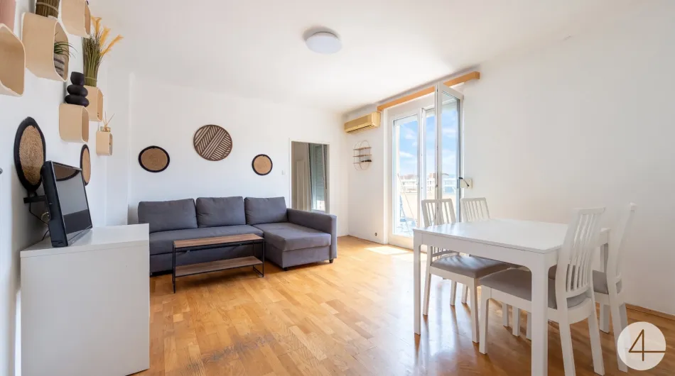 Charmante Dachgeschosswohnung mit Balkon – modernisiert & bezugsbereit - Titelbild