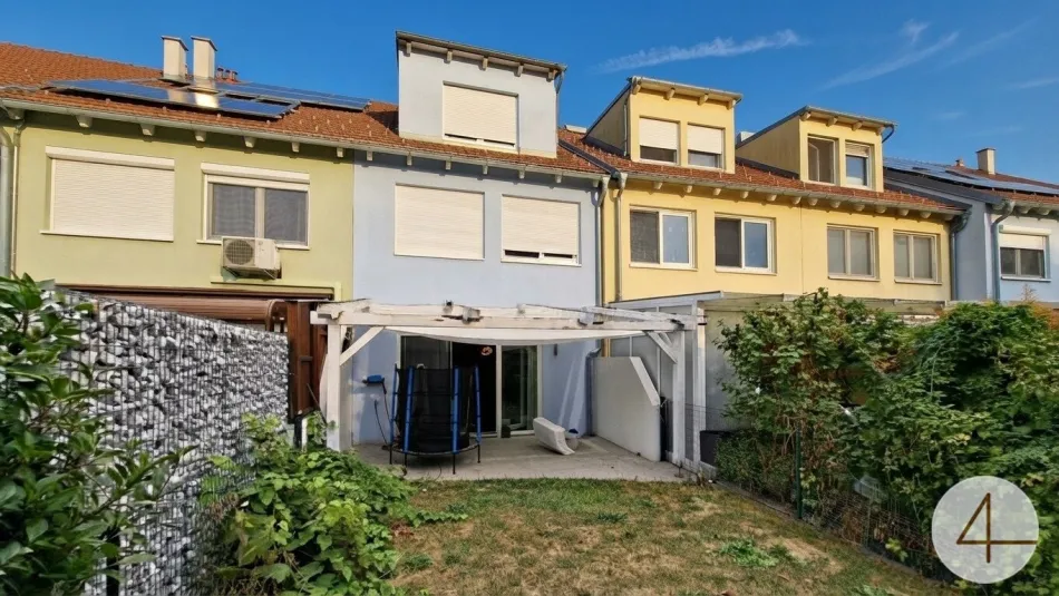 Leben am Wasser – großzügiges Reihenhaus mit Garten, Dachterrasse & Garage in Vösendorf - Bild