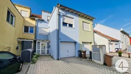 Leben am Wasser – großzügiges Reihenhaus mit Garten, Dachterrasse & Garage in Vösendorf