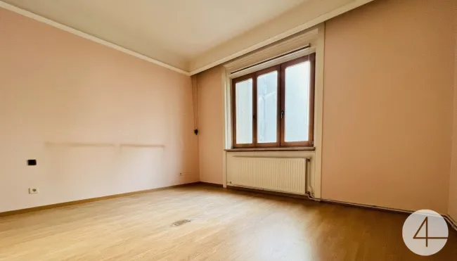 200 m zur U6 · charmante 4-Zimmer-Altbauwohnung mit Loggia · Lift · Sunset-Loggia mit West-Ausrichtung · dein Projekt 2026