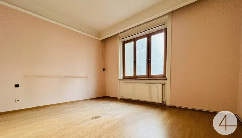 200 m zur U6 · charmante 4-Zimmer-Altbauwohnung mit Loggia · Lift · Sunset-Loggia mit West-Ausrichtung · dein Projekt 2026 - Titelbild