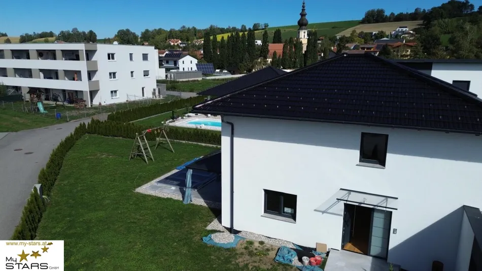 großes Einfamilienhaus mit 5 Zimmer, 130 m², Garten, Pool, Garage u.v.m. - Titelbild
