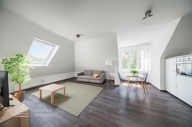 Dachgeschosswohnung mit Grünblick – 3 Zimmer im 18. Bezirk - Titelbild